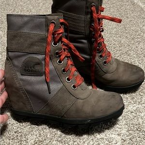 8.5 Sorel boots.